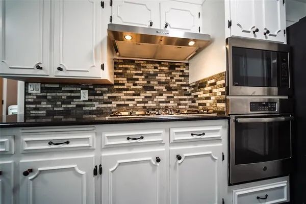 $2,450 | 1911 College Avenue, Gainesville, TX 76240