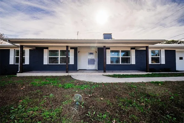 $2,450 | 1911 College Avenue, Gainesville, TX 76240