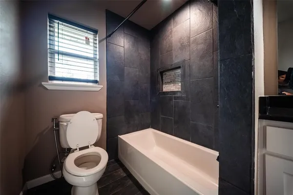 $2,450 | 1911 College Avenue, Gainesville, TX 76240