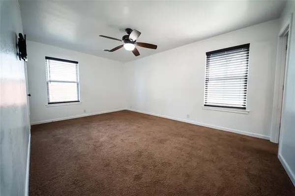 $2,450 | 1911 College Avenue, Gainesville, TX 76240