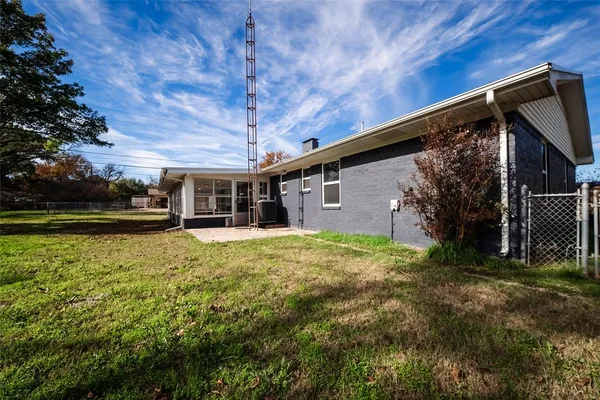 $2,450 | 1911 College Avenue, Gainesville, TX 76240