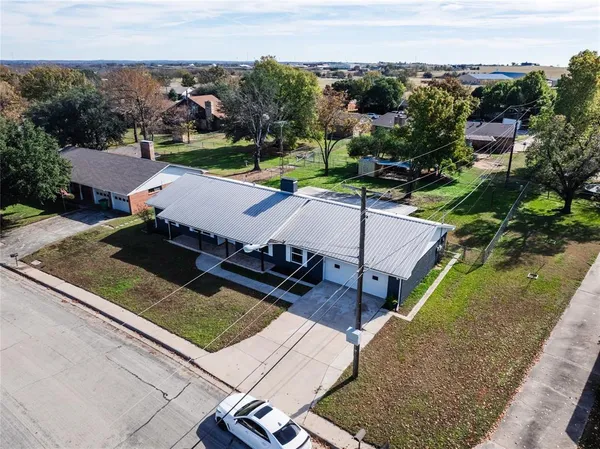 $2,450 | 1911 College Avenue, Gainesville, TX 76240