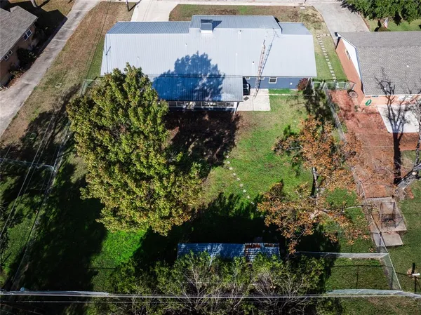 $2,450 | 1911 College Avenue, Gainesville, TX 76240