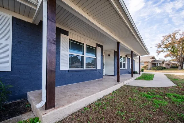 $2,450 | 1911 College Avenue, Gainesville, TX 76240