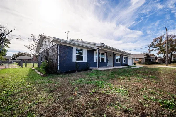 $2,450 | 1911 College Avenue, Gainesville, TX 76240