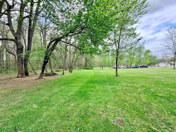 $235,000 | 2104 North Hoosier Hills, Linton, IN 47441