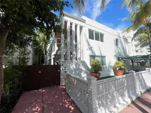 $1,700 | 220 Collins Avenue, Unit 3A, Miami Beach, FL 33139