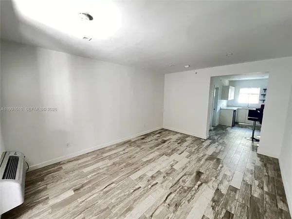 $1,700 | 220 Collins Avenue, Unit 3A, Miami Beach, FL 33139