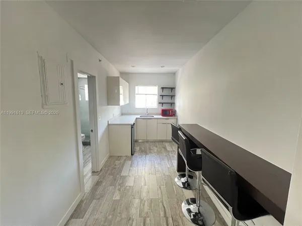 $1,700 | 220 Collins Avenue, Unit 3A, Miami Beach, FL 33139