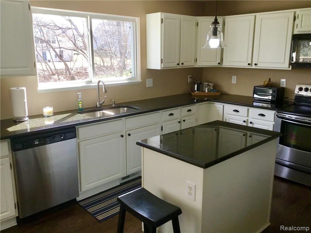 4311 Oak Tree Court Fenton, MI 48430 - Photo 14 of 28 IMG_0521.JPG