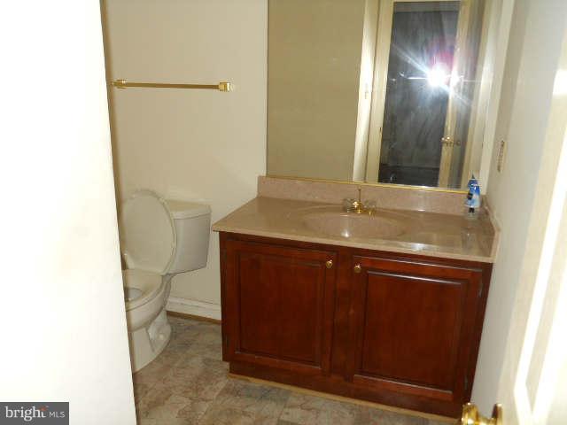 11812 Bishops Content Road Bowie, MD 20721 - Photo 5 of 18 Powder room