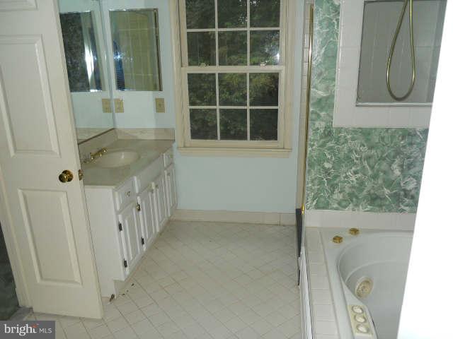 11812 Bishops Content Road Bowie, MD 20721 - Photo 9 of 18 Bath (Master)