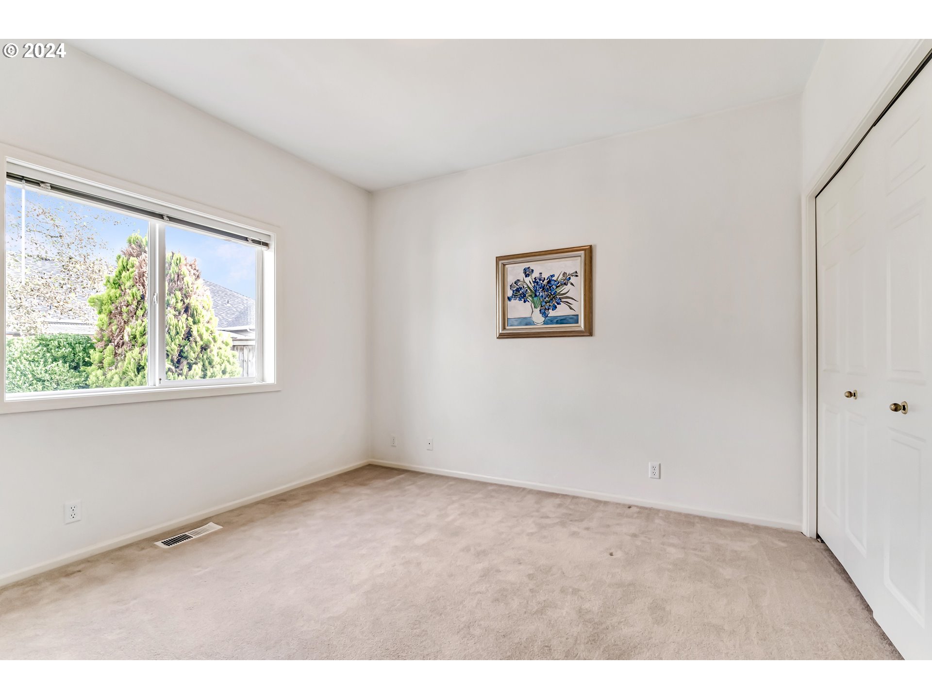 936 Old Orchard Lane Springfield, OR 97477 - Photo 23 of 35 an empty room with windows