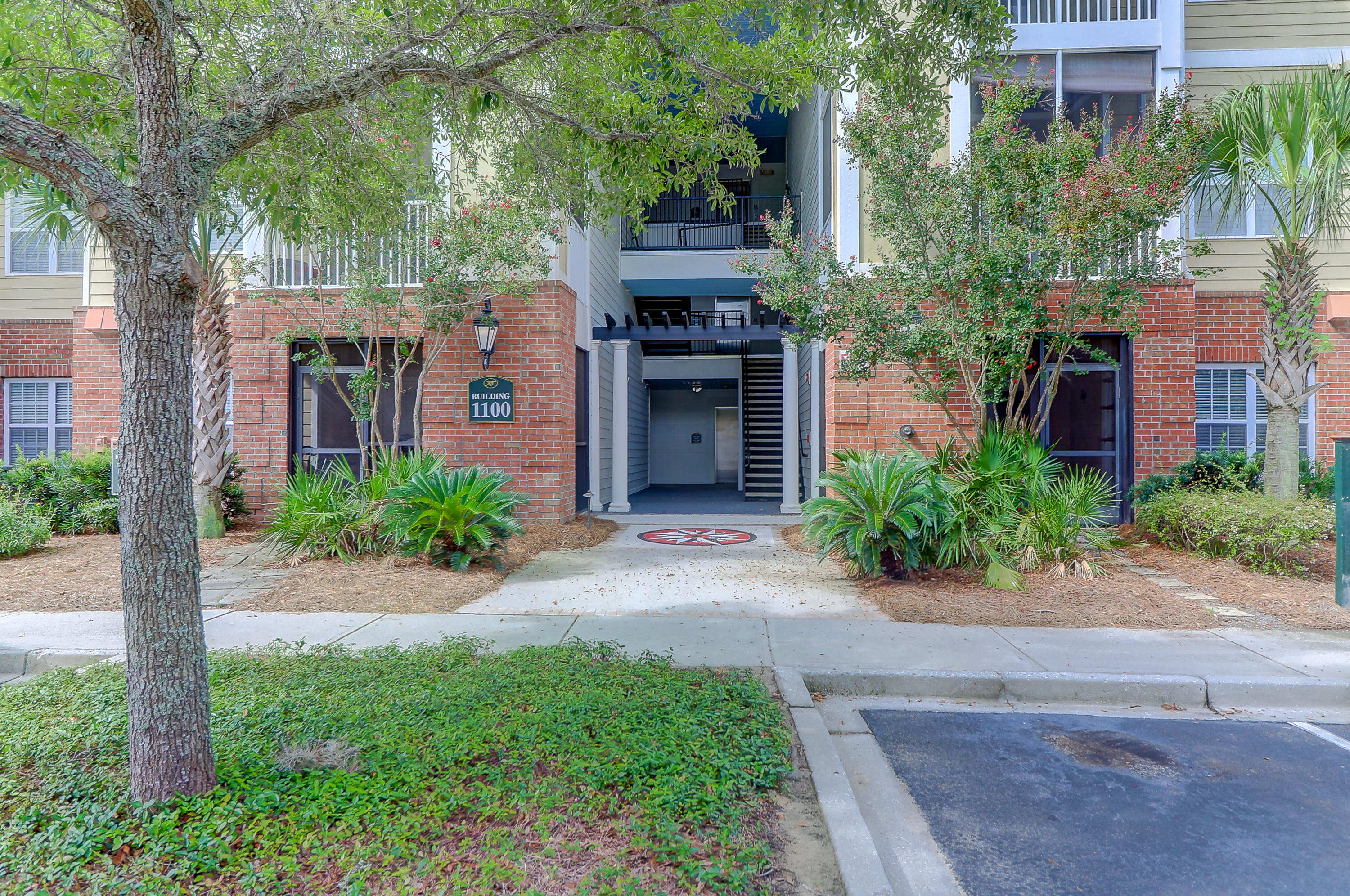 1113 Basildon Road Mount Pleasant, SC 29466 - Photo 2 of 33 1113 Basildon (3)