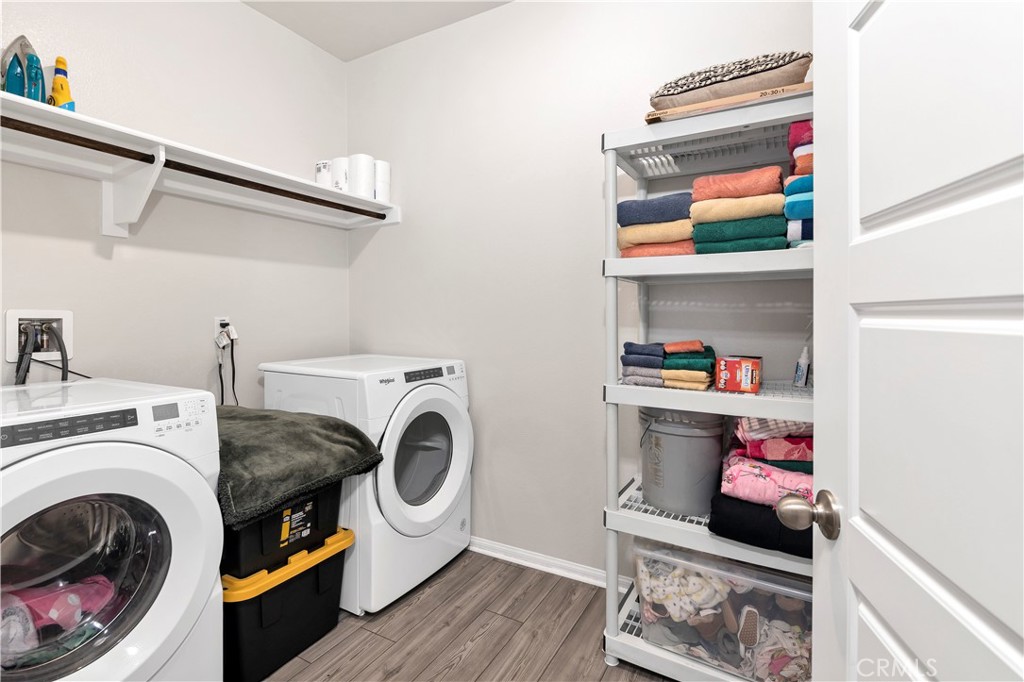 32942 Forgecroft Street Menifee, CA 92584 - Photo 33 of 44 a utility room with dryer and washer
