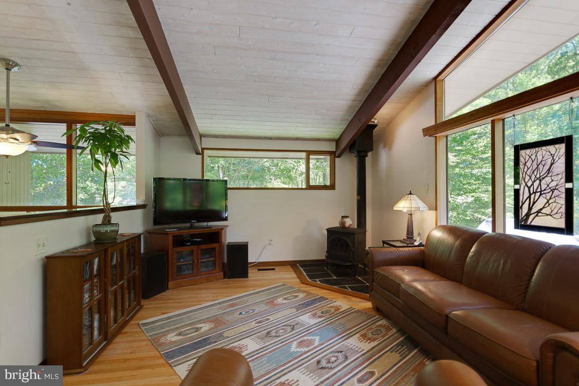 1050 Plum Point Road Huntingtown, MD 20639 - Photo 12 of 53 Living Room