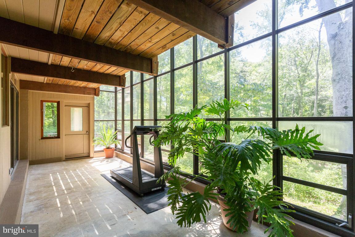 1050 Plum Point Road Huntingtown, MD 20639 - Photo 26 of 53 Solarium