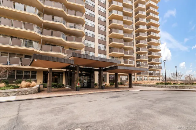 $2,950 | 17-85 215th Street, Unit 14L | Bay Terrace