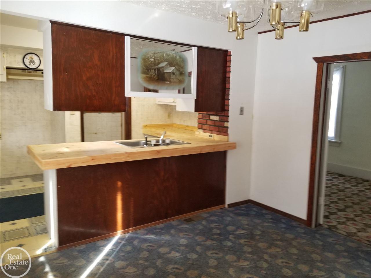 2641 Beach Port Port Huron, MI 48060 - Photo 6 of 21