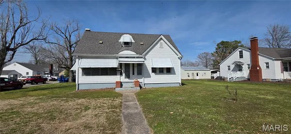 $225,000 | 901 East Main Street, Steeleville, IL 62288