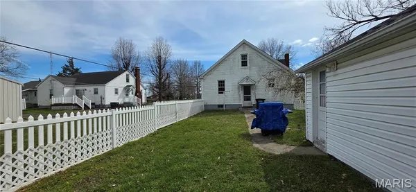 $225,000 | 901 East Main Street, Steeleville, IL 62288