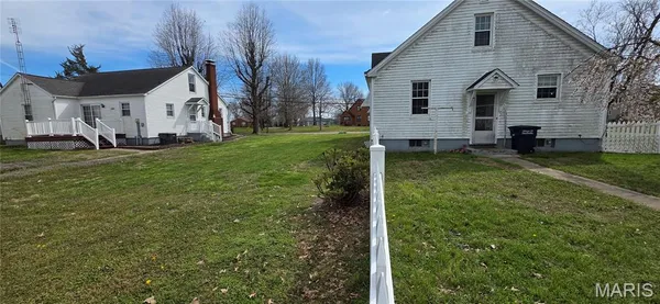 $225,000 | 901 East Main Street, Steeleville, IL 62288