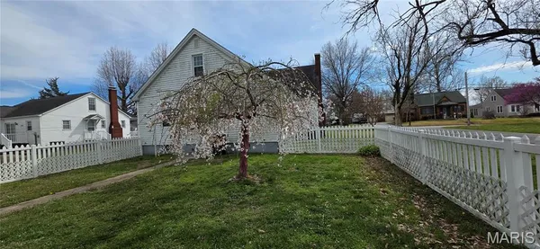 $225,000 | 901 East Main Street, Steeleville, IL 62288