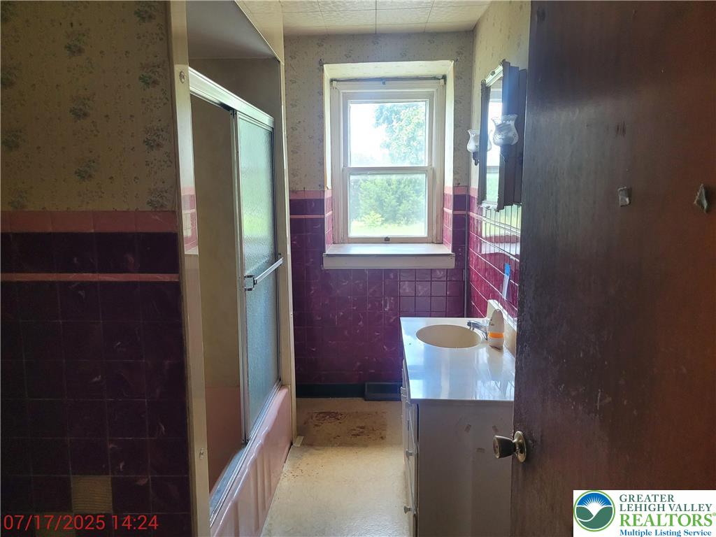 3489 West Walker Road Walnutport, PA 18088 - Photo 5 of 11