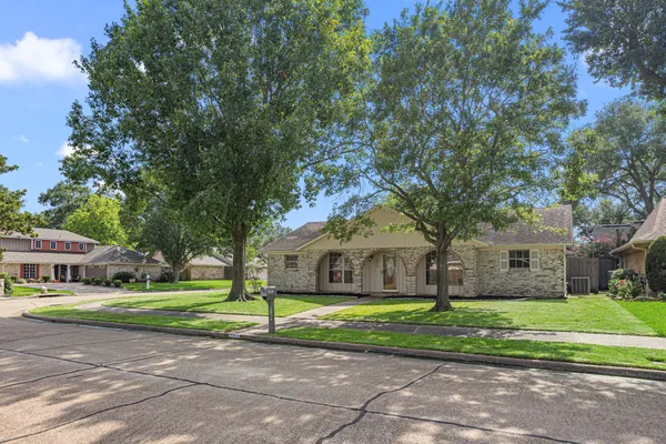 $259,900 | 2510 Maxwell Lane, Deer Park, TX 77536