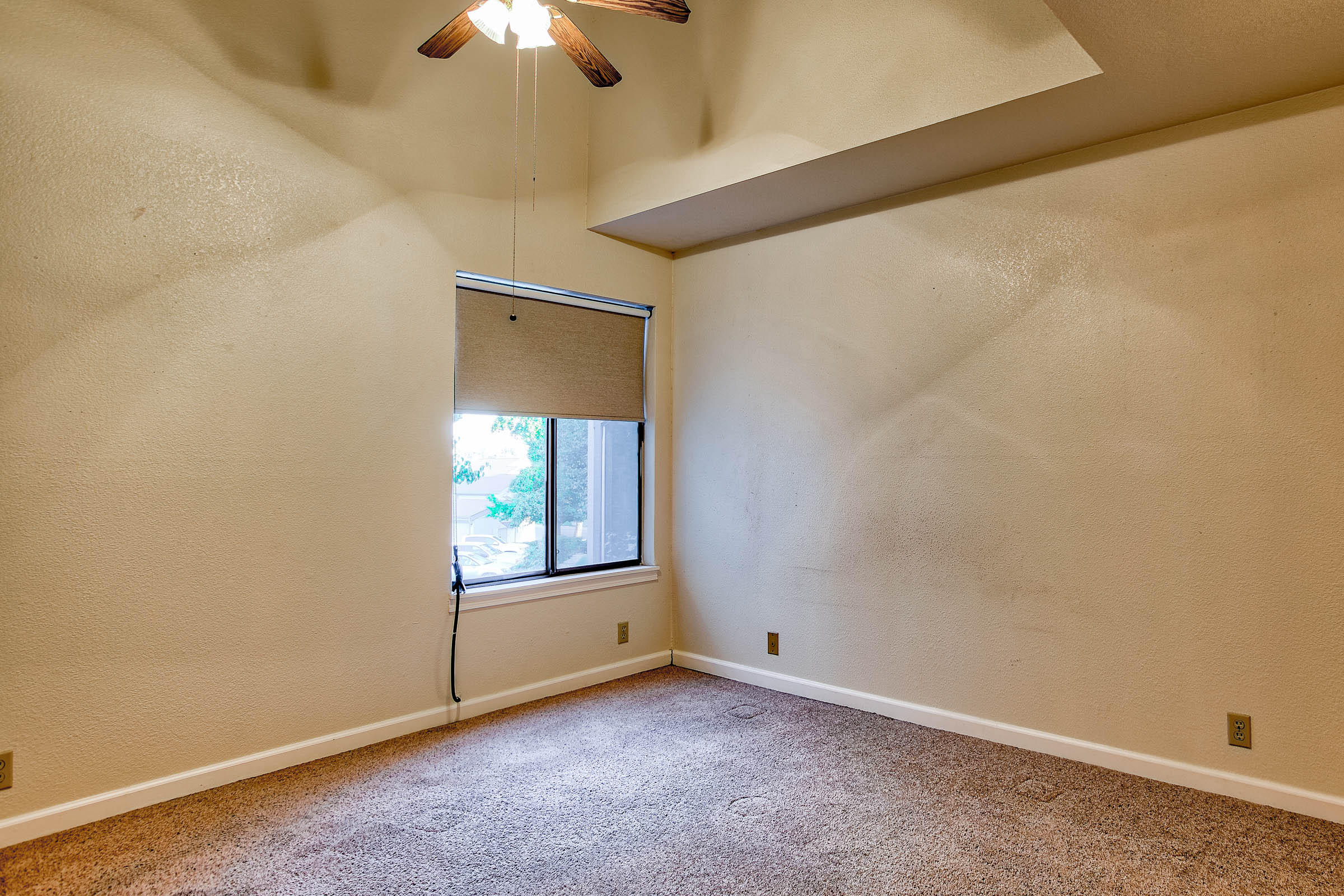 466 Ridgecrest Trail, Unit 237 Redding, CA 96003 - Photo 11 of 22 Master bedroom