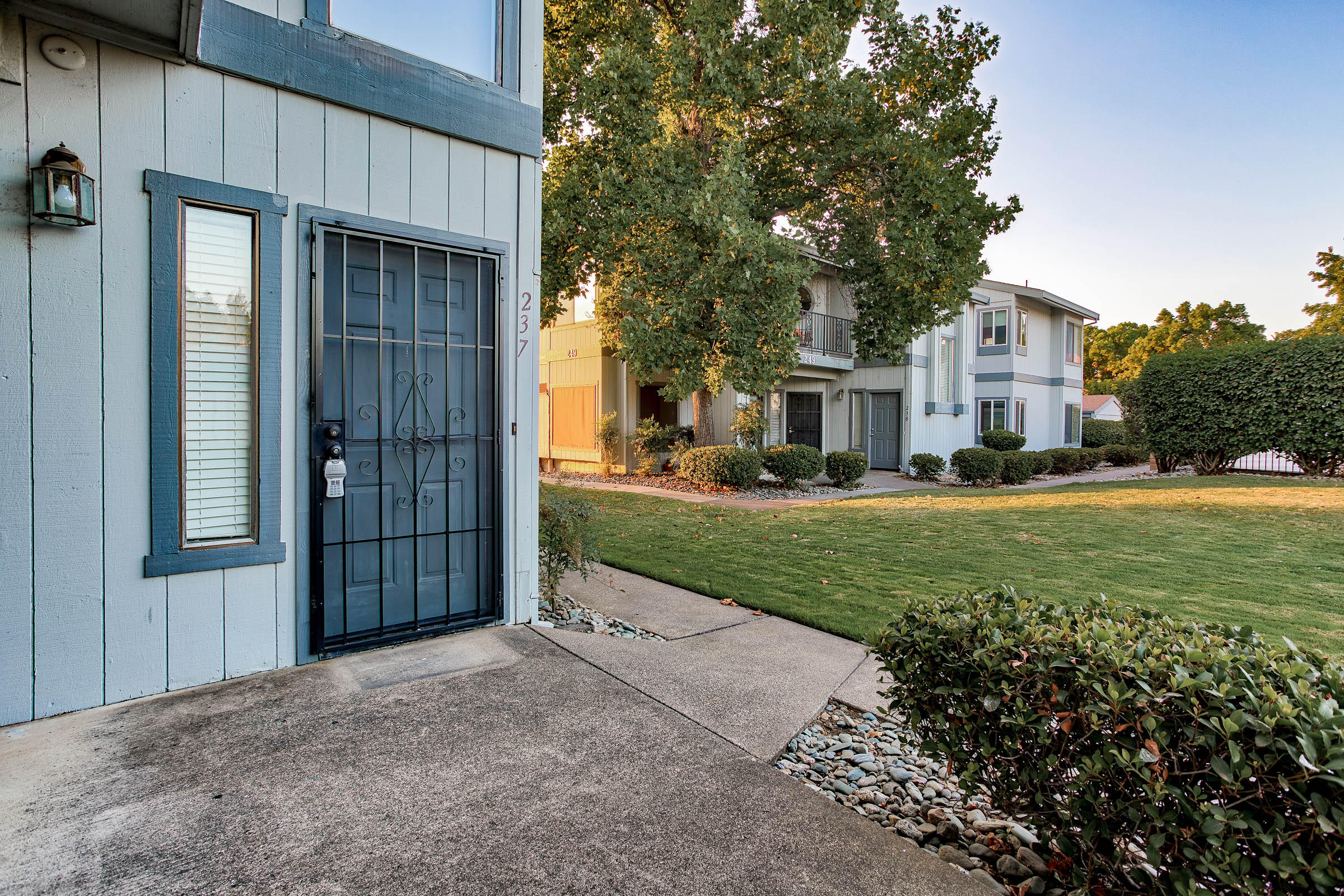 466 Ridgecrest Trail, Unit 237 Redding, CA 96003 - Photo 21 of 22 Front door