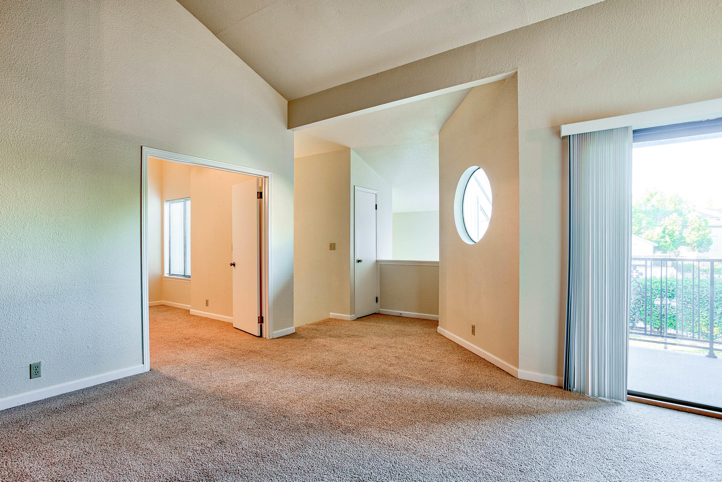 466 Ridgecrest Trail, Unit 237 Redding, CA 96003 - Photo 6 of 22 Living room
