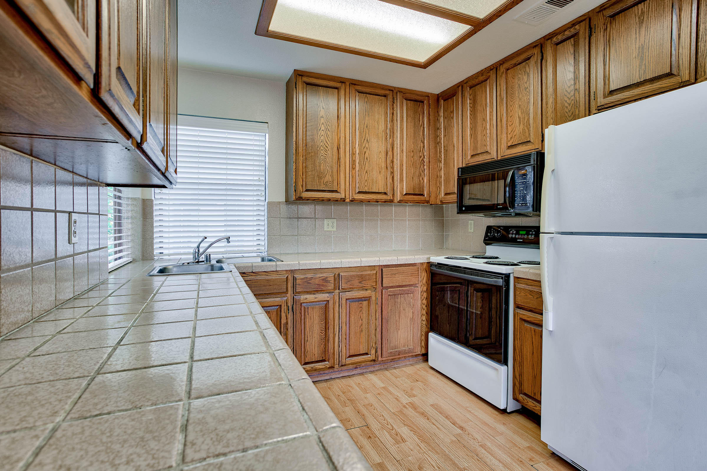 466 Ridgecrest Trail, Unit 237 Redding, CA 96003 - Photo 8 of 22 Kitchen
