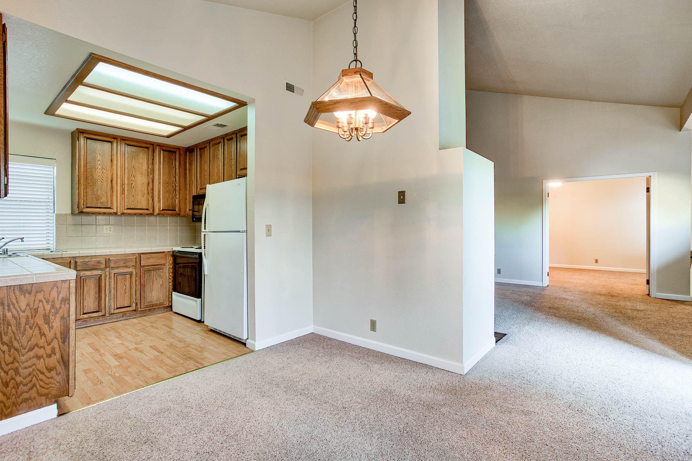 466 Ridgecrest Trail, Unit 237 Redding, CA 96003 - Photo 9 of 22 Dining