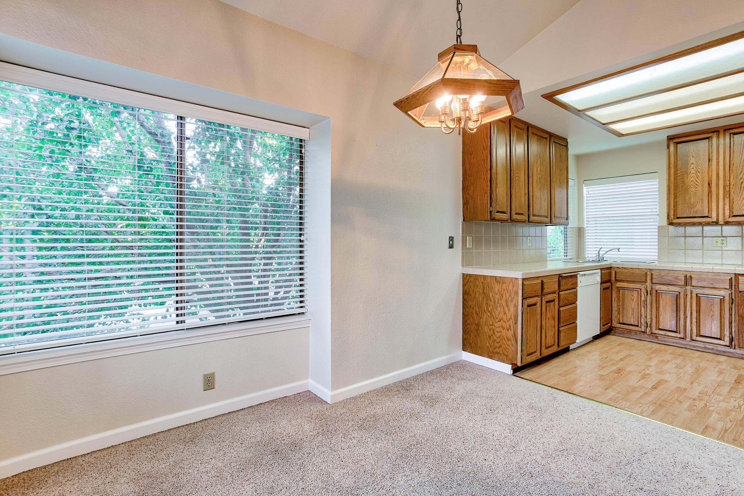 466 Ridgecrest Trail, Unit 237 Redding, CA 96003 - Photo 10 of 22 Dining