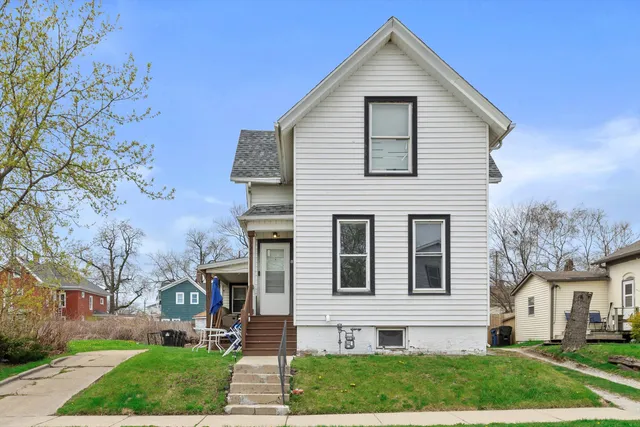 $295,000 | 1220 North Wisconsin Street, Racine, WI 53402