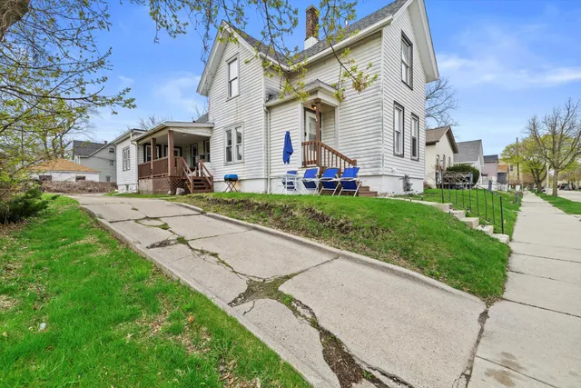 $295,000 | 1220 North Wisconsin Street, Racine, WI 53402