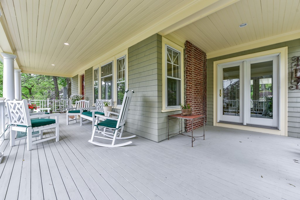 163 Moffat Road Newton, MA 02468 - Photo 4 of 28