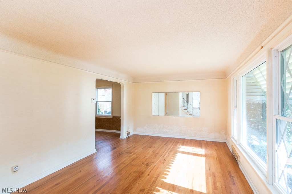 9538 Snow Road Cleveland, OH 44130 - Photo 5 of 25