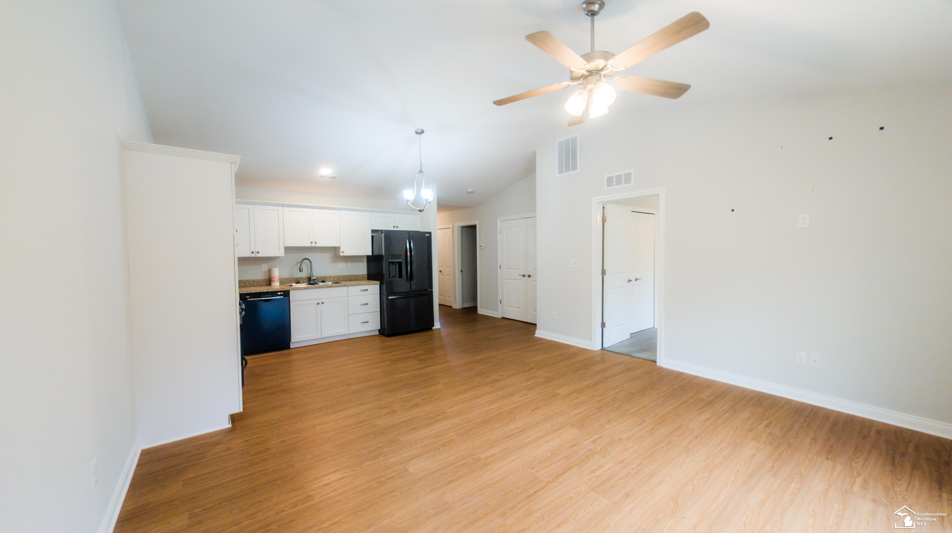 5203 Volterra Drive Monroe, MI 48161 - Photo 10 of 20 50201288-6e1bbcb4-5006-40bd-ba24-6466662990b4.JPG