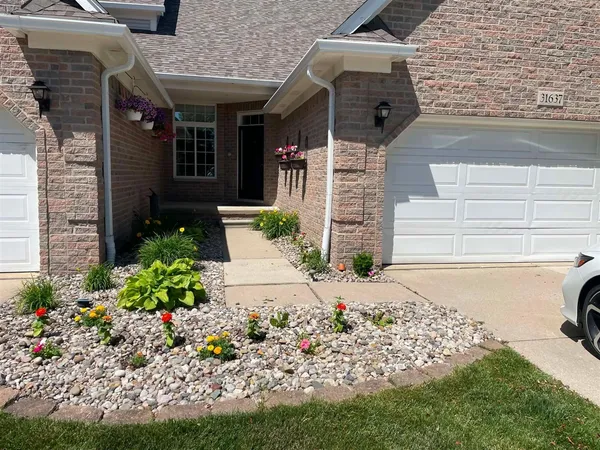 $374,900 | 31637 Beaver Circle, New Boston, MI 48164