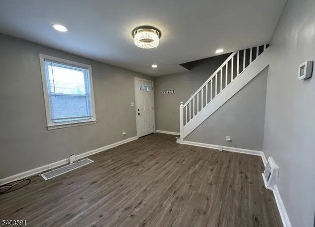 $2,250 | 501 Green Street, Elizabeth, NJ 07202