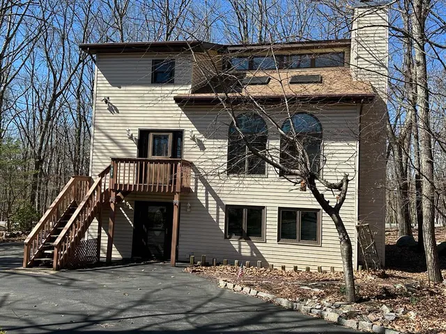 $310,000 | 329 Hyland Drive, East Stroudsburg, PA 18301