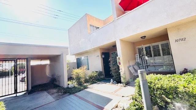 a house view with a outdoor space