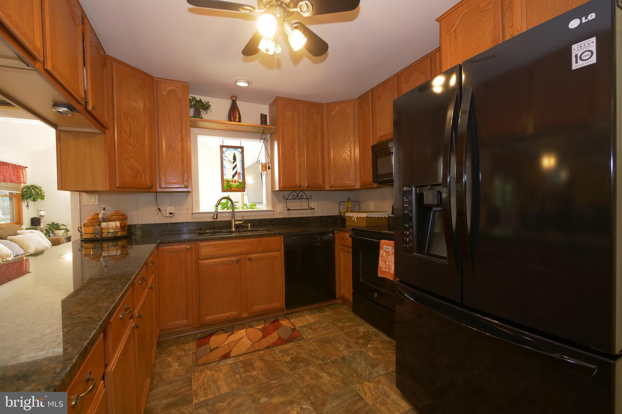 24101 Welsh Road Gaithersburg, MD 20882 - Photo 11 of 46 Main Level - Kitchen