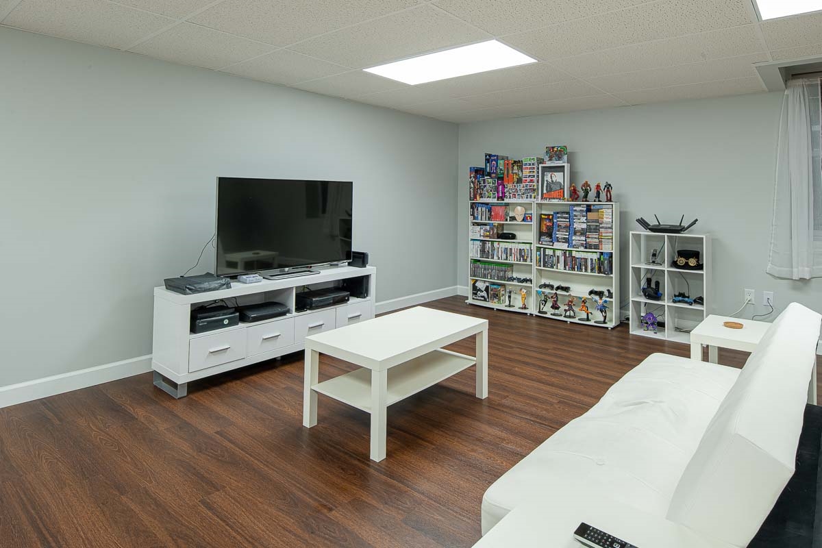 68943 Red Cedar Road New Paris, IN 46553 - Photo 4 of 28 Gallery Image 4