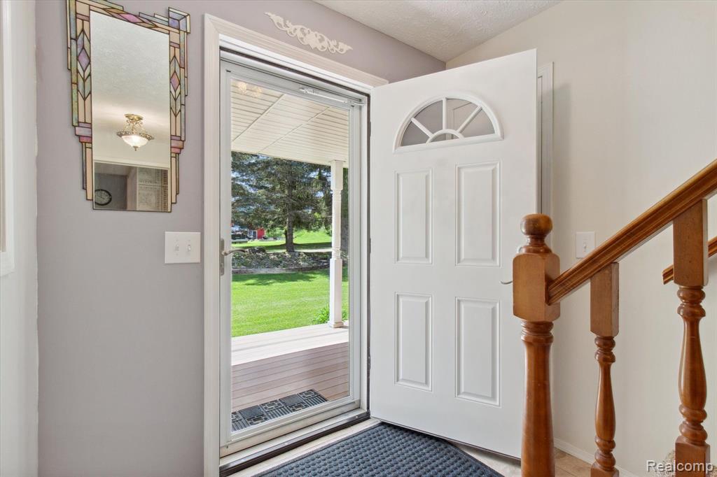 898 Rowland Road Leonard, MI 48367 - Photo 9 of 58