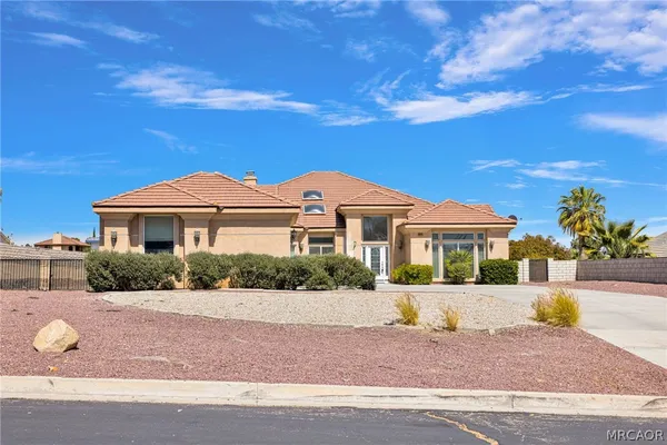 $939,000 | 16233 Ridge View Drive, Apple Valley, CA 92307