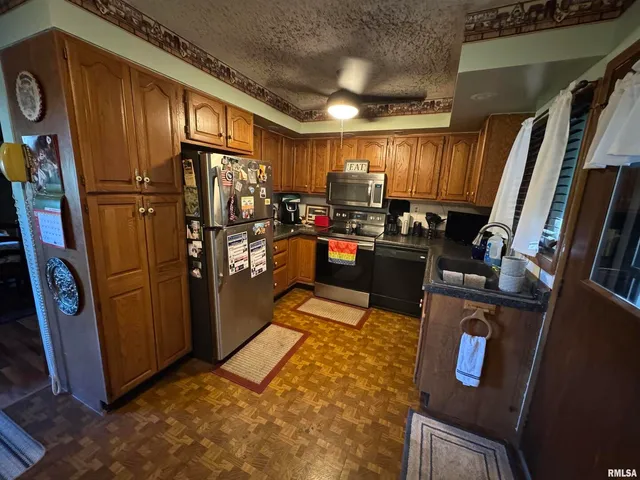 a view of a storage with an empty room