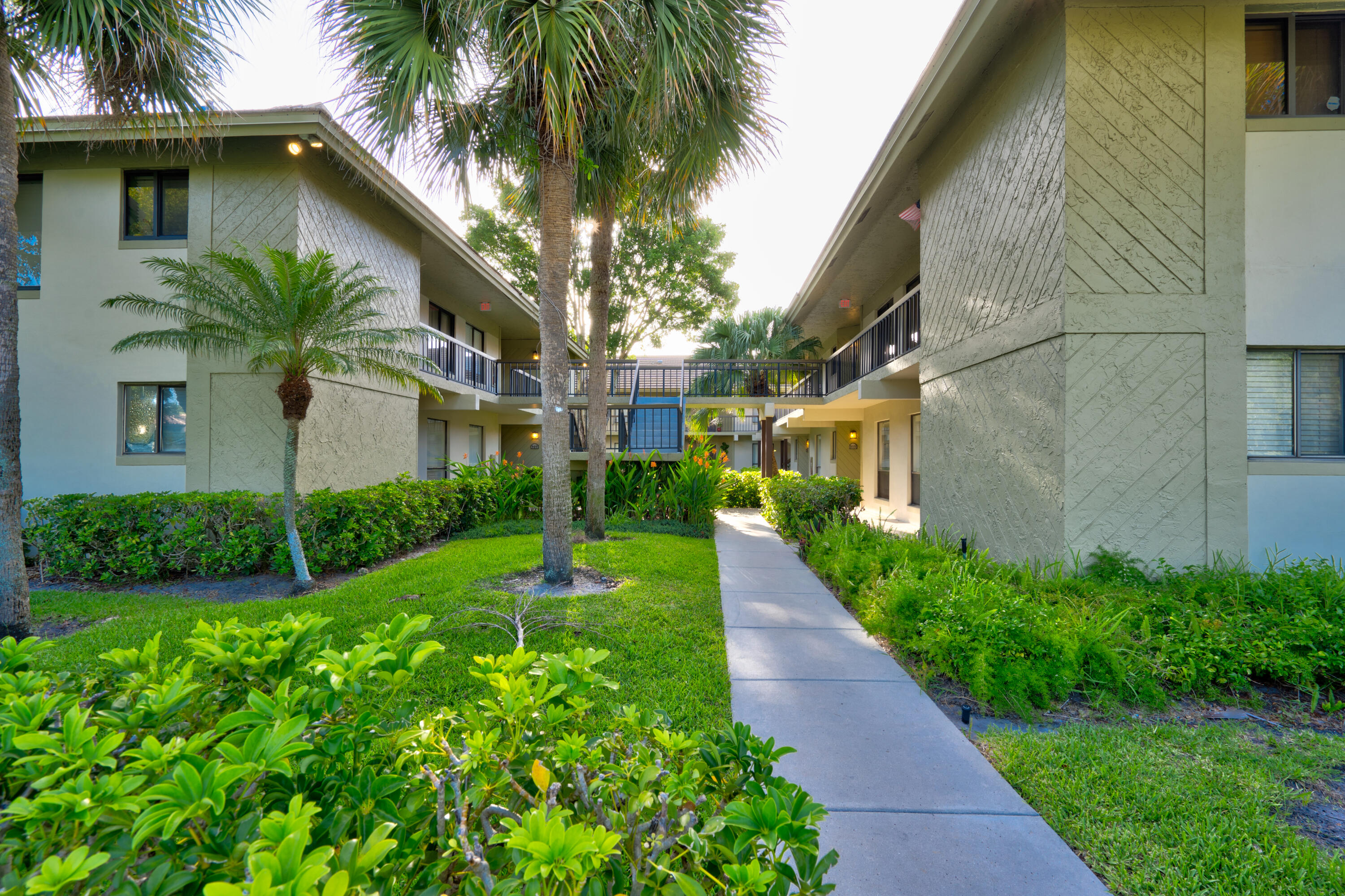 159 Northwest 70th Street, Unit 516 Boca Raton, FL 33487 - Photo 13 of 39 Banyans_159 NW 70th St # 516_13_08.01.22